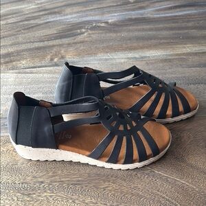 Elegant Black and Brown Women's Sandals Brand New